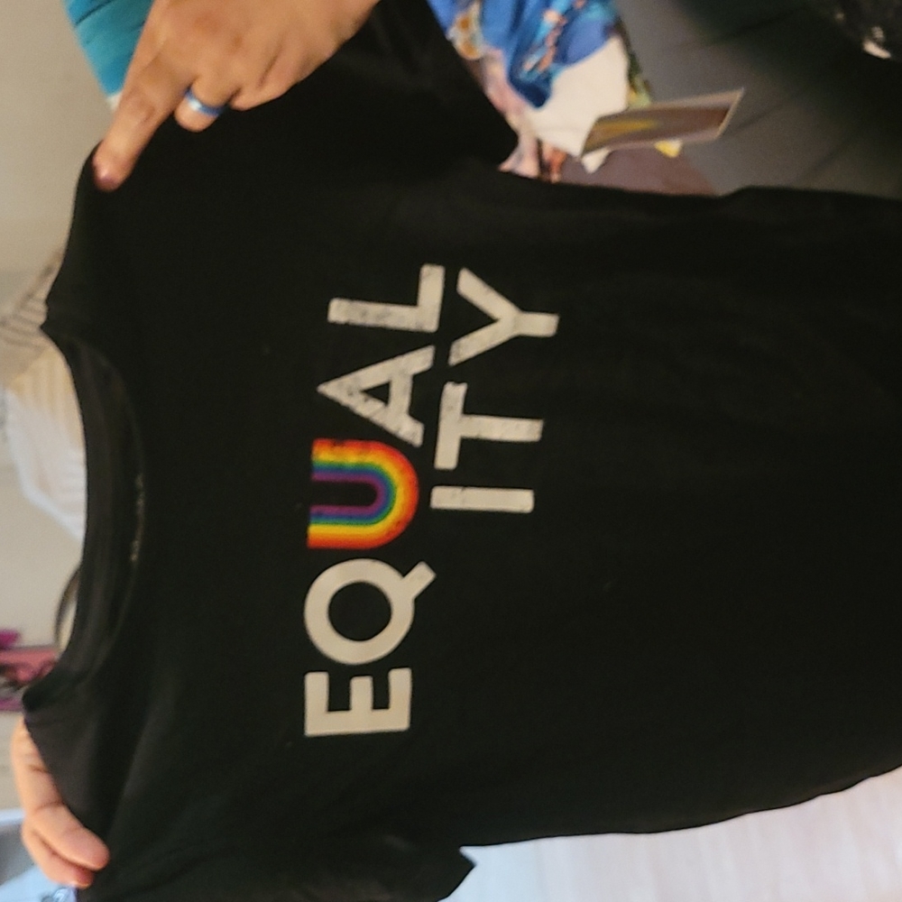 girl's t shirt